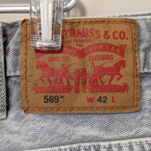 Vtg Levi's acid wash jean shorts baggy gray cotton denim high rise W42 - Picture 4 of 10